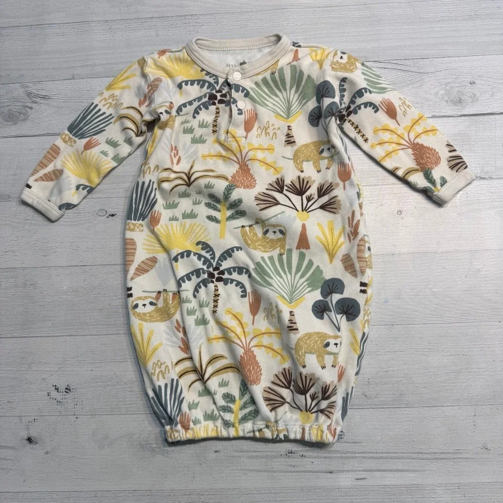 Apple Park organic baby sloth print sleeper gown 3-6‎ months